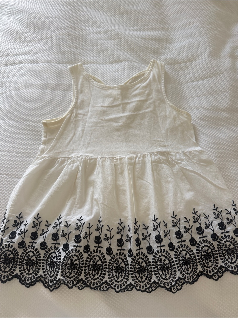 GAP Girls White and Black Embroidered Tank Top Size XXL